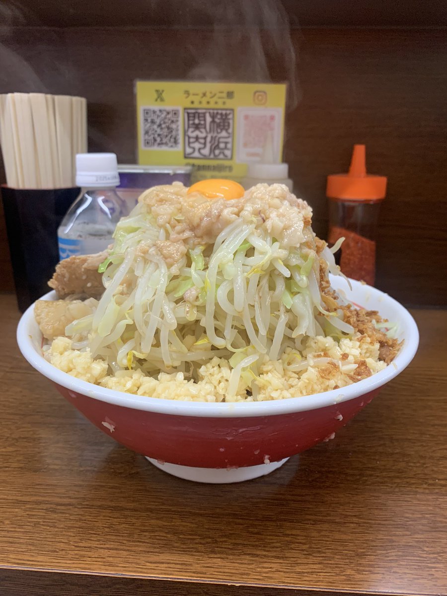 BUSTA7000's tweet photo. 遂に並んだった
 #ラーメン二郎  #ラーメン二郎横浜関内店  #ラーメン https://t.co/jRDfdIvuBy