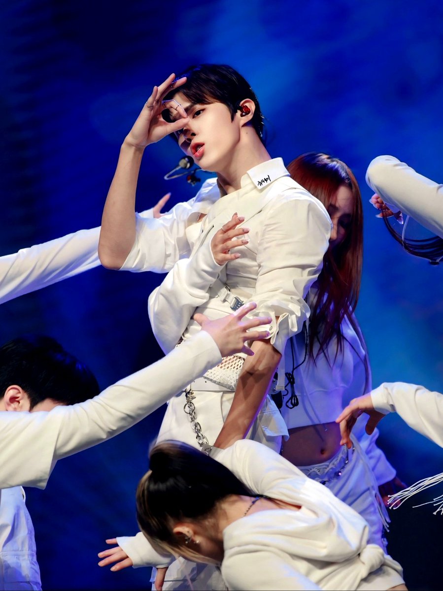 ystgup10tion's tweet photo. 아름다워 but dangerous dream-Ghostin' https://t.co/3klb37KP7Y