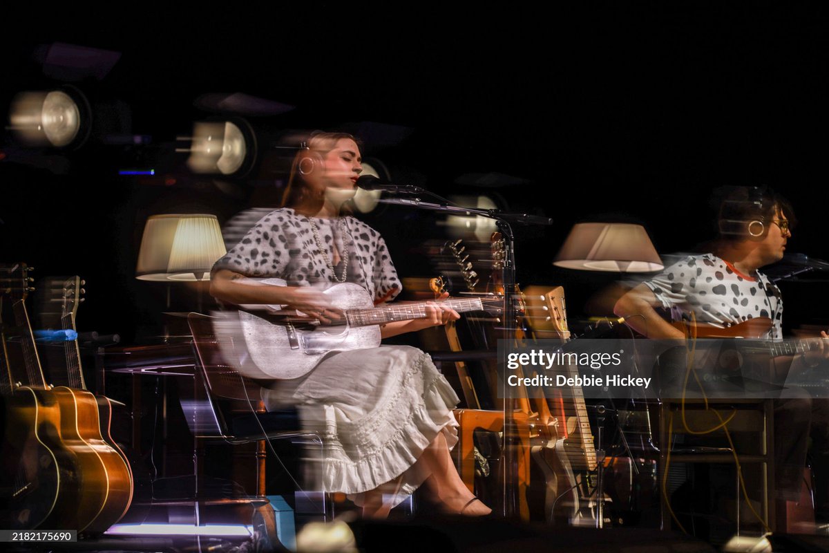 DebStudioTen's tweet image. The wonderful @LizzyMcAlpine in the @3ArenaDublin last night for the closing show of her older(and wiser) tour 🎸💫 @singularartists 

📸 @debstudioten