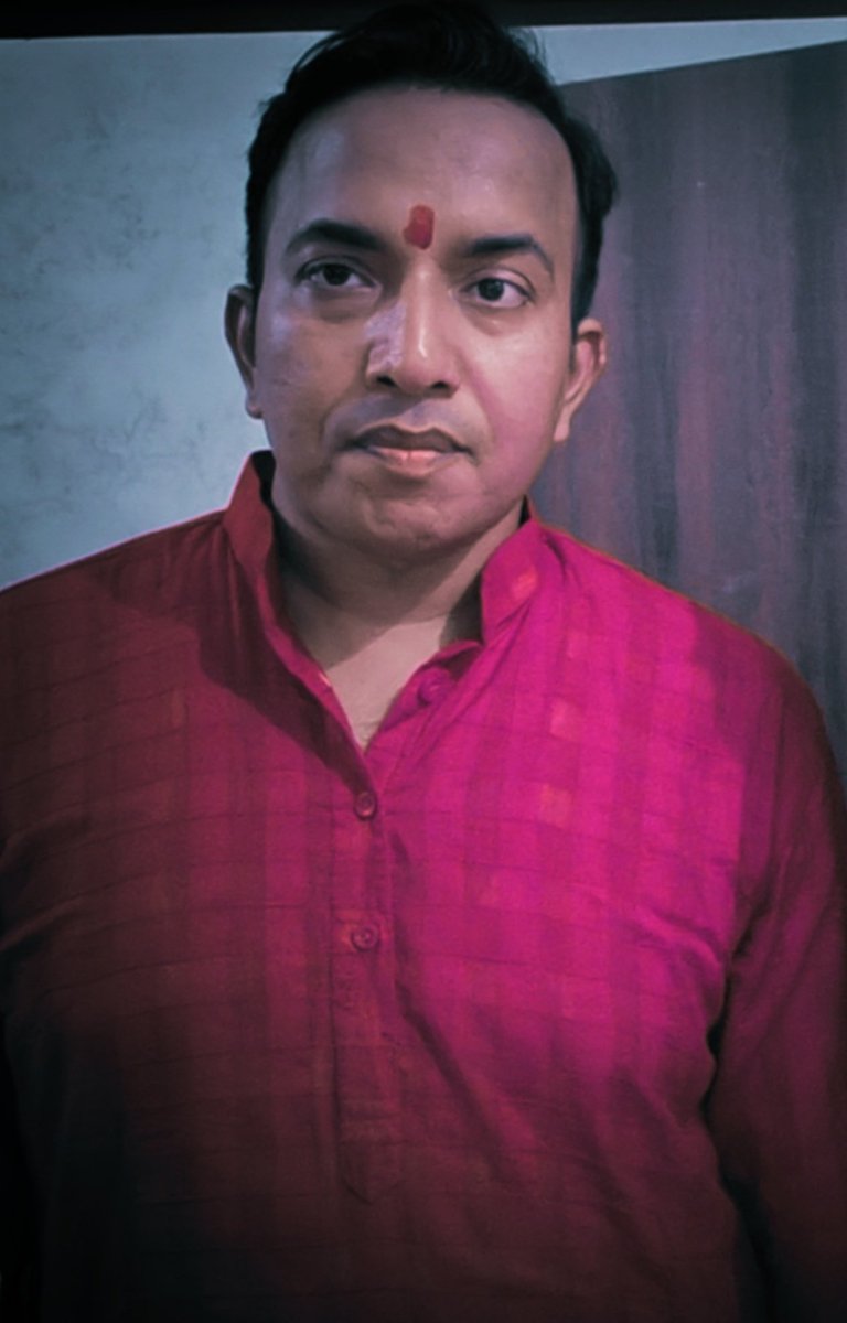 धरती चलती तारे चलते , चाँद रात भर चलता है।
किरणों का उपहार बांटने , सूरज रोज निकलता है
हवा चले महक बिखरे , तुम भी प्यारे बन महको।
आगे – आगे चलना है तो , हिम्मत हारे मत बैठो।
 
जीवन में कुछ करना है तो , मन को मारे मत बैठो।
आगे – आगे चलना है तो , हिम्मत हारे मत बैठो
<a href="/RSSorg/">RSS</a>