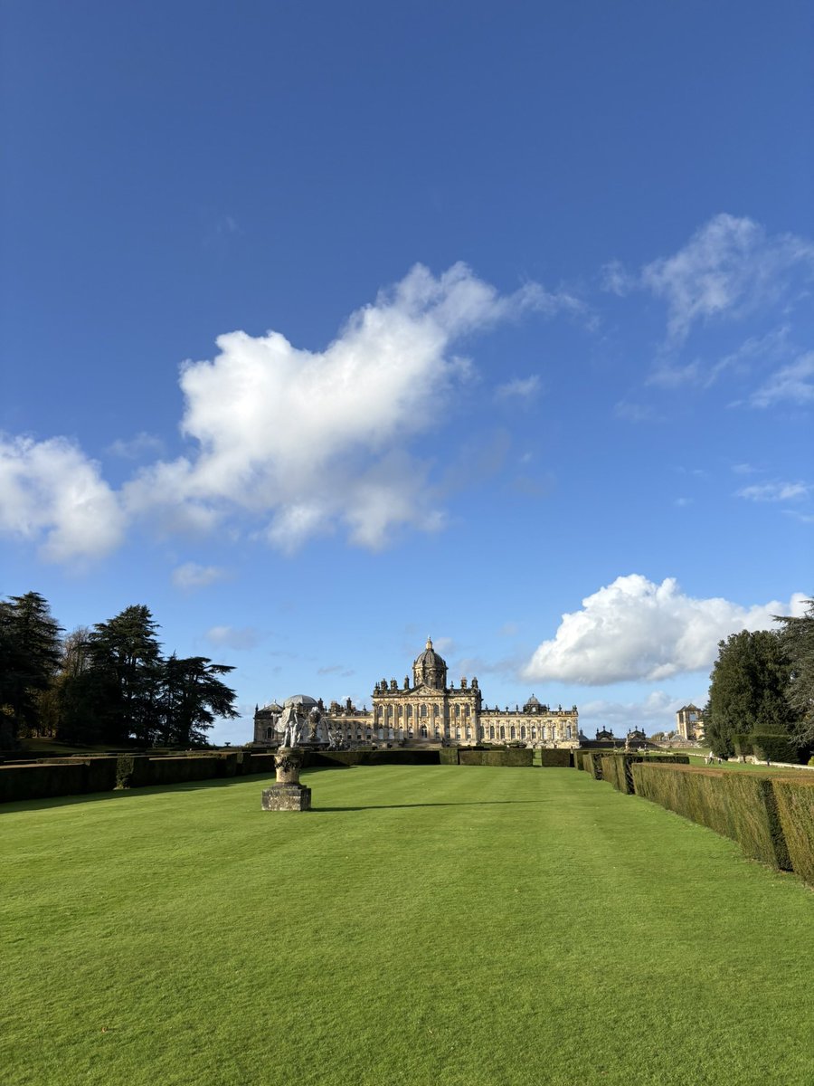 javieralbs's tweet photo. Cerca de aquí, el #HowardCastle es la primera obra del dramaturgo inglés Vanbrugh, quien se convertiría en arquitecto y uno de los principales referentes del barroco inglés. 

📍Yorkshire, UK https://t.co/r82MSlW3kw