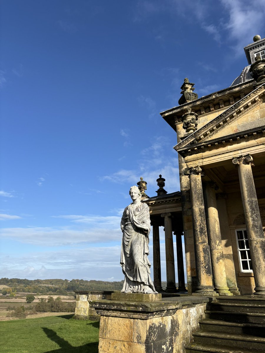 javieralbs's tweet photo. Cerca de aquí, el #HowardCastle es la primera obra del dramaturgo inglés Vanbrugh, quien se convertiría en arquitecto y uno de los principales referentes del barroco inglés. 

📍Yorkshire, UK https://t.co/r82MSlW3kw