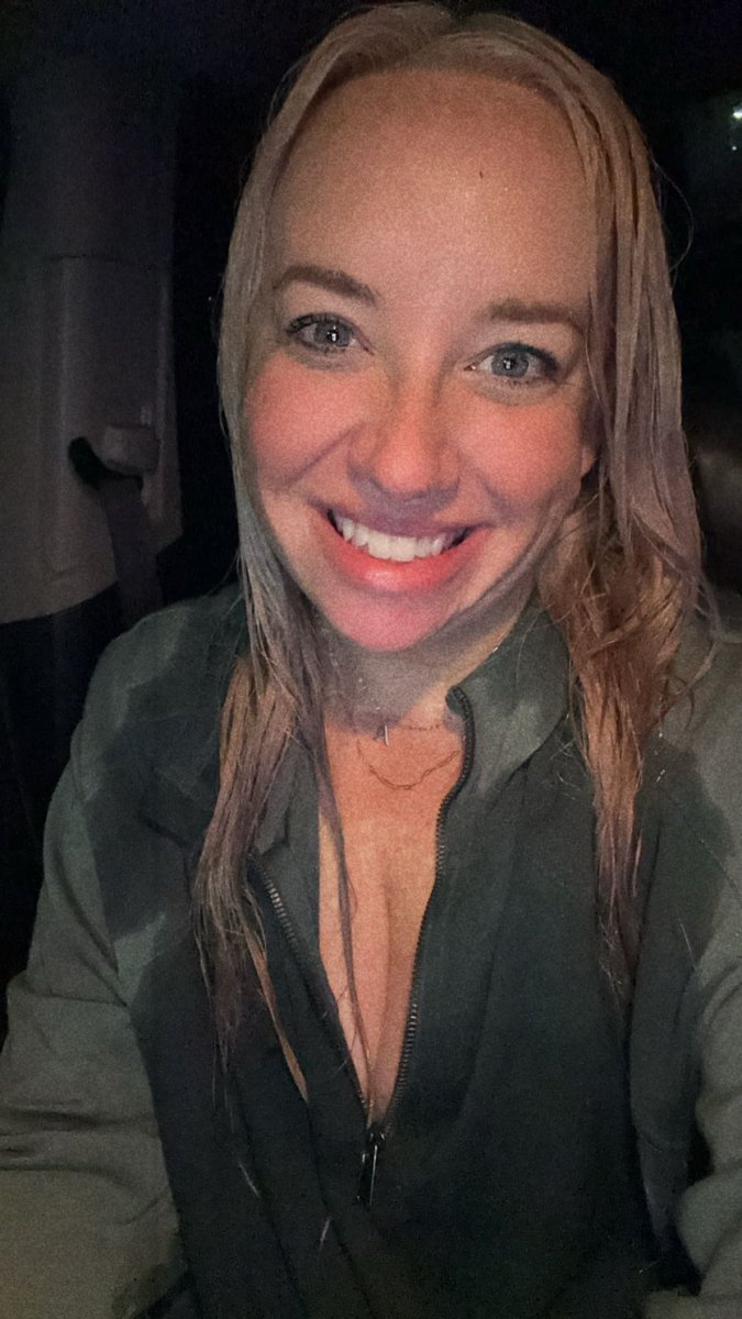 Good morning from a rainy East Tennessee 🌧️ 7k steps before 7 am! Now, my windows are open and candles are lit for a cozy work day. 

Happy November 🦃🍁