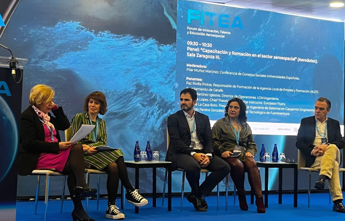 alefgetafe's tweet photo. Paz Rivilla Pintos, del área de formación de ALEF, ha participado esta semana en una ponencia sobre capacitación y formación en el mundo aeroespacial en FITEA, el primer Fórum de Innovación, Talento y Educación Aeroespacial ✈️
Desde ALEF estamos comprometidos con la formación especializada en el sector. Por nuestras aulas ya han pasado más de 800 personas que se han formado en diferentes cursos relacionados con el sector aeronáutico, en los que se han impartido más de 21.000 horas de formación.
#Innovación #Talento #EducaciónAeroespacial #FITEA #formación #cualificación