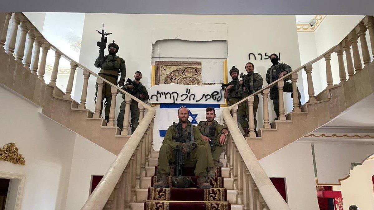 EretzIsrael's tweet image. Member of Knesset Yitzhak Kroizer (center) doing reserve duty in southern Lebanon. Do members of parliament from your country ever suit up and go to war? #IsraelFightsBack
