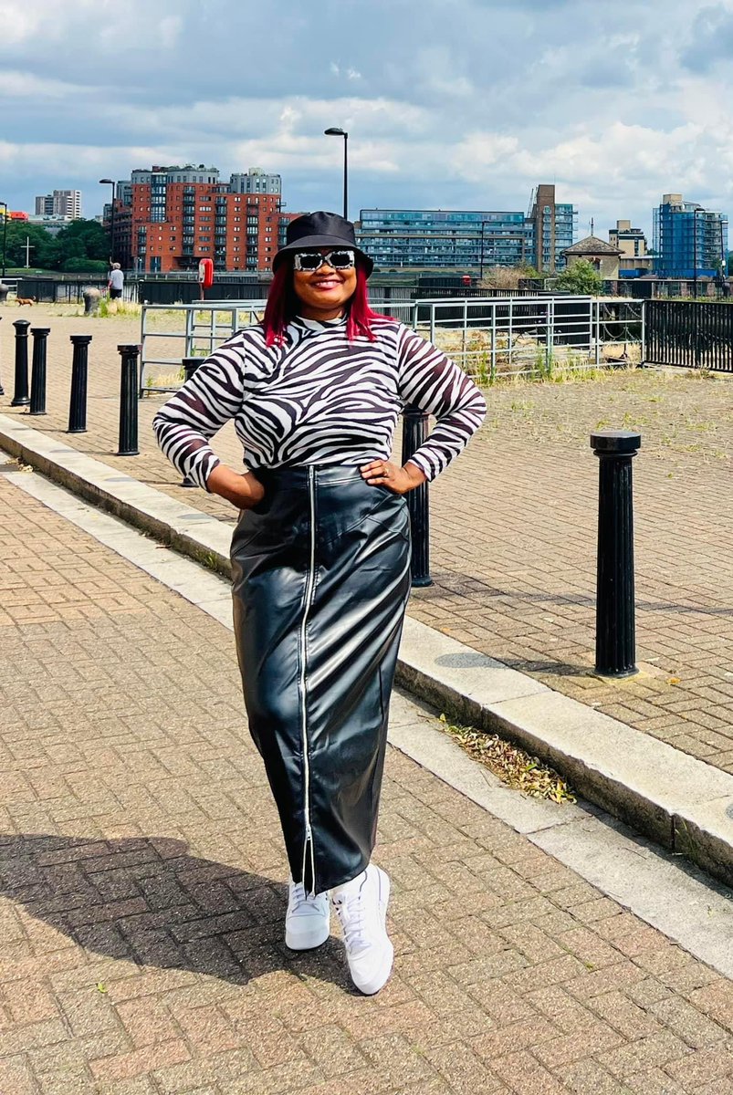 salonegossipsl's tweet photo. Meet Hawanatu Konneh di fos female blogger, di most powerful, di biggest en di number wan wae go gbom sweh bicos ei nude video leak🙌🏾 https://t.co/1t9nhyubYd