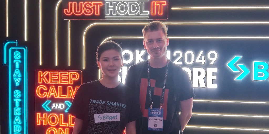 Great meeting with Gracy Chen @gracybitget at TOKEN2049. Exploring real crypto adoption through utility at. Building solutions that empower everyday users - that's what drives real progress. 🤝 #TOKEN2049