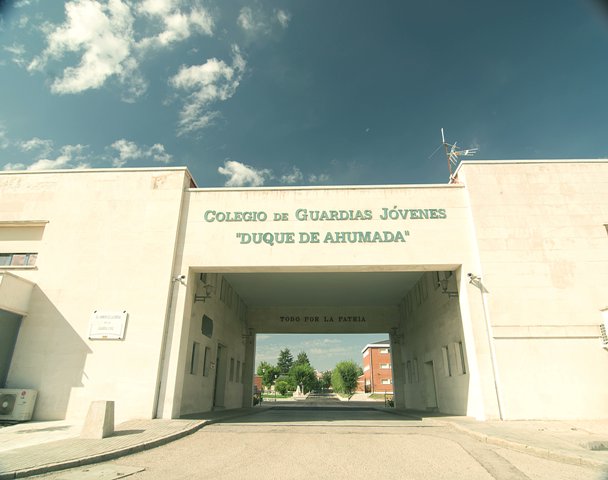 Ayto_Valdemoro's tweet image. ⭕ URGENTE ‼️ El Colegio Guardias Jóvenes @guardiacivil ha habilitado hasta las 15:00 horas de hoy recogida de material para afectados #DANA: agua, ropa, , mantas, leche, linternas, latas, zapatos... Saldrán 3 furgones para llegar lo antes posible a #Valencia con el material. RT