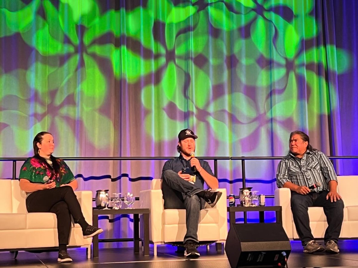 Pretty hard to sum up the depth of knowledge that was present at the #wildlandfirecanada conference 🔥So many amazing leaders, scientists and friends ♥️<a href="/IAWF/">IAWF</a>
