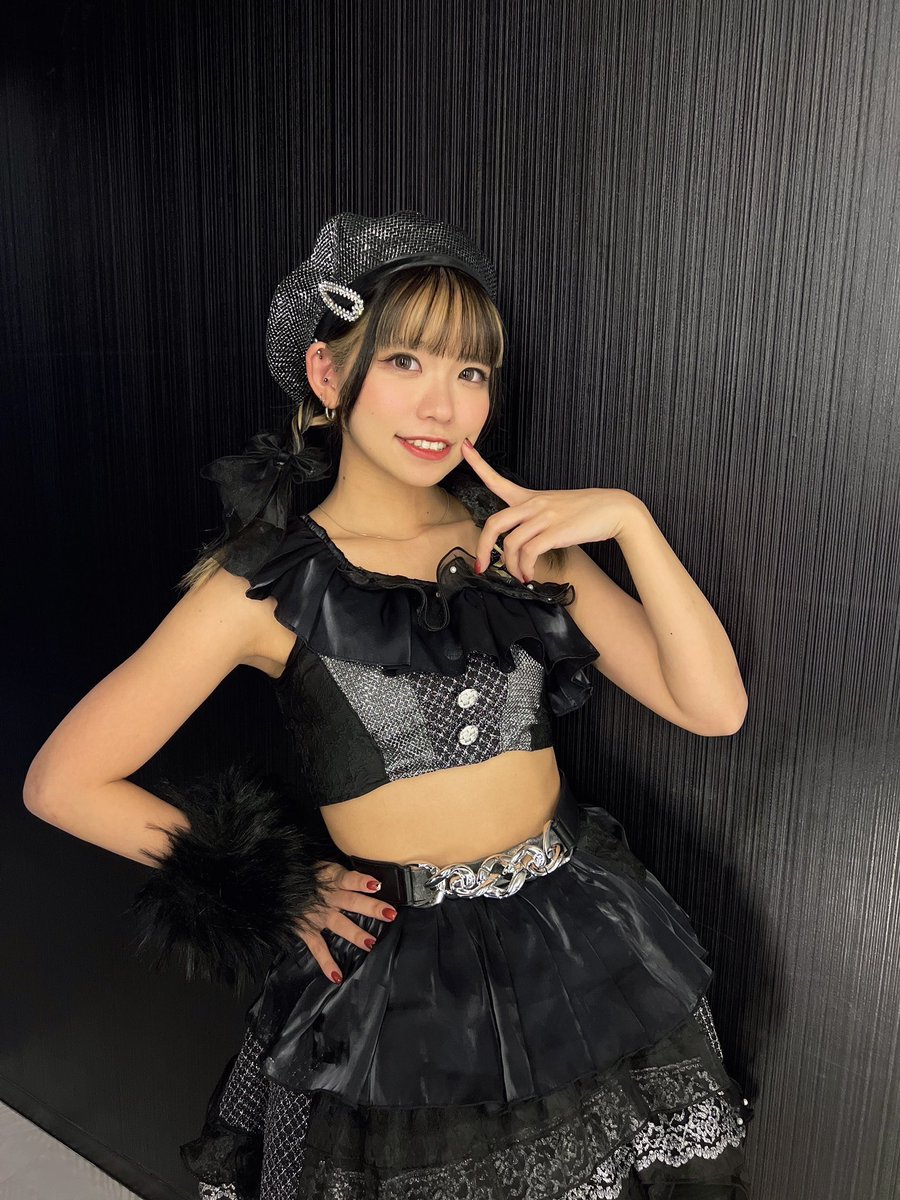 kurumi_Vn's tweet image. 華金！対バンありがとうございました🎻
何も考えずに髪の毛セットしたらあんりと髪型まったく一緒だった💭🧡
11月初日からあんくるはやっぱりありましたね…🙋‍♀️

#アイオケ
#くる民
#あんくる