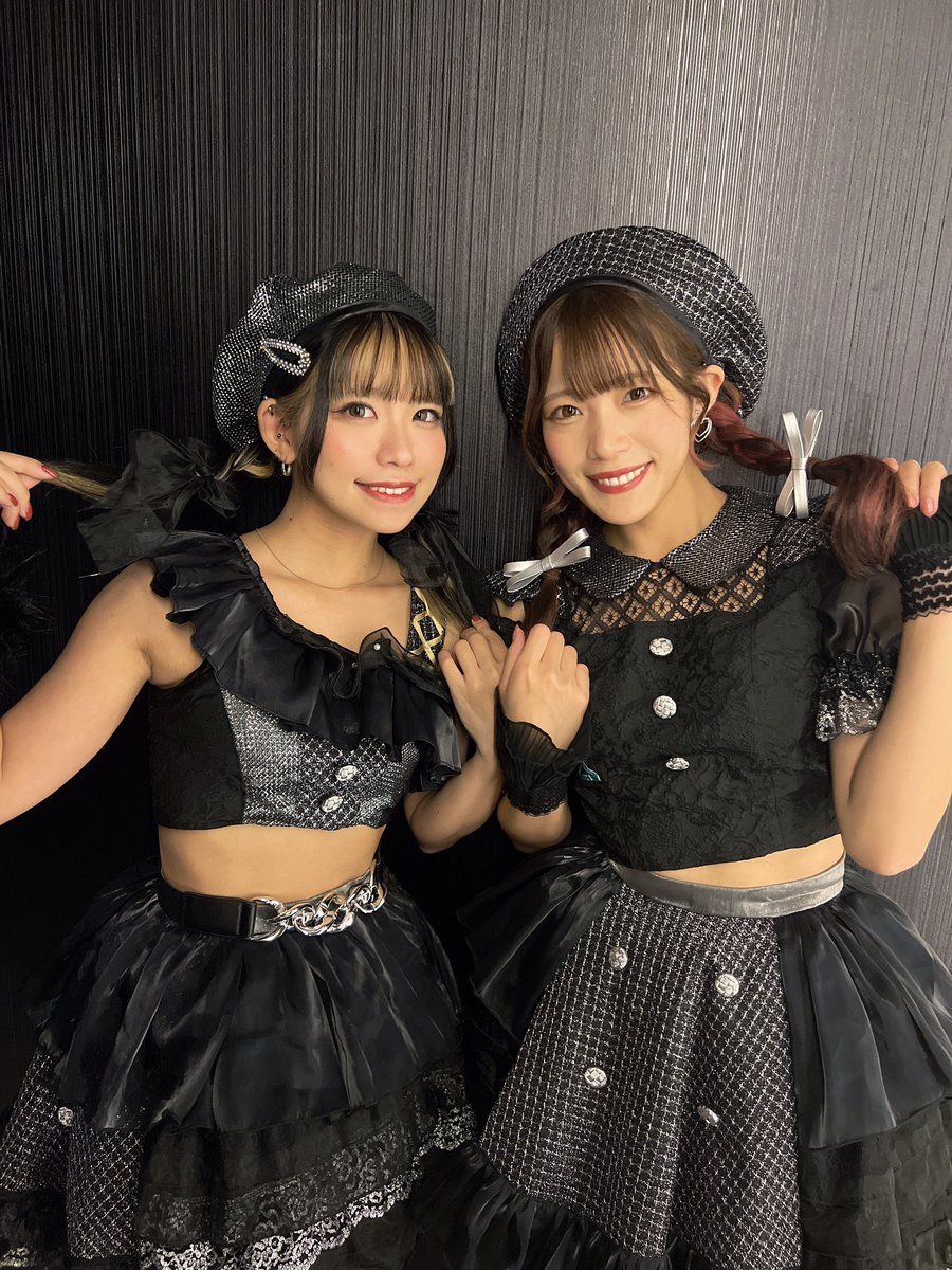 kurumi_Vn's tweet image. 華金！対バンありがとうございました🎻
何も考えずに髪の毛セットしたらあんりと髪型まったく一緒だった💭🧡
11月初日からあんくるはやっぱりありましたね…🙋‍♀️

#アイオケ
#くる民
#あんくる