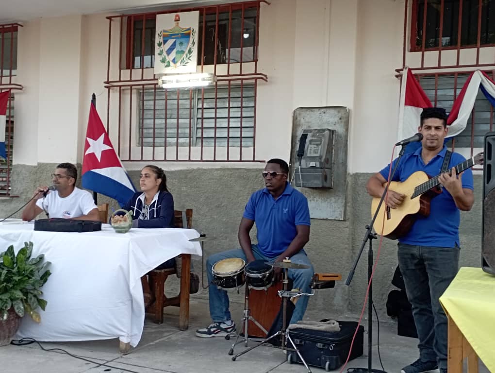 ideologica_c's tweet photo. El proceso de Rendición de cuentas del delegado a sus electores, ha sido momento propicio para reconocer su trabajo y el accionar de los vecinos. #Cuba
#Mayabe
#CubaVsBloqueo
#TumbaElBloqueo
@DiazCanelB @PartidoPCC @BYuniaky @DrRobertoMOjeda
🇨🇺💯❤️ https://t.co/u1S28pLljD