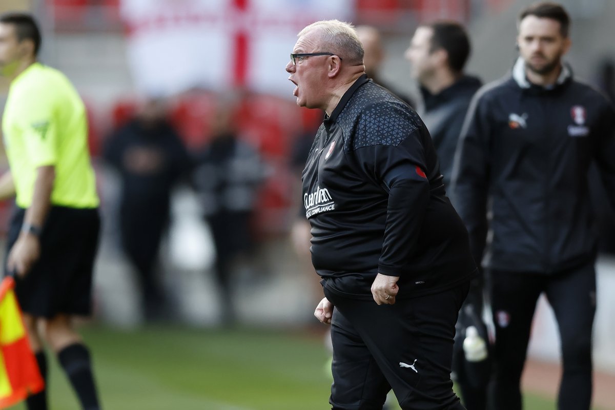 Prepare for an "active" January transfer window, says #rufc boss Steve Evans.
rotherhamadvertiser.co.uk/sport/football…