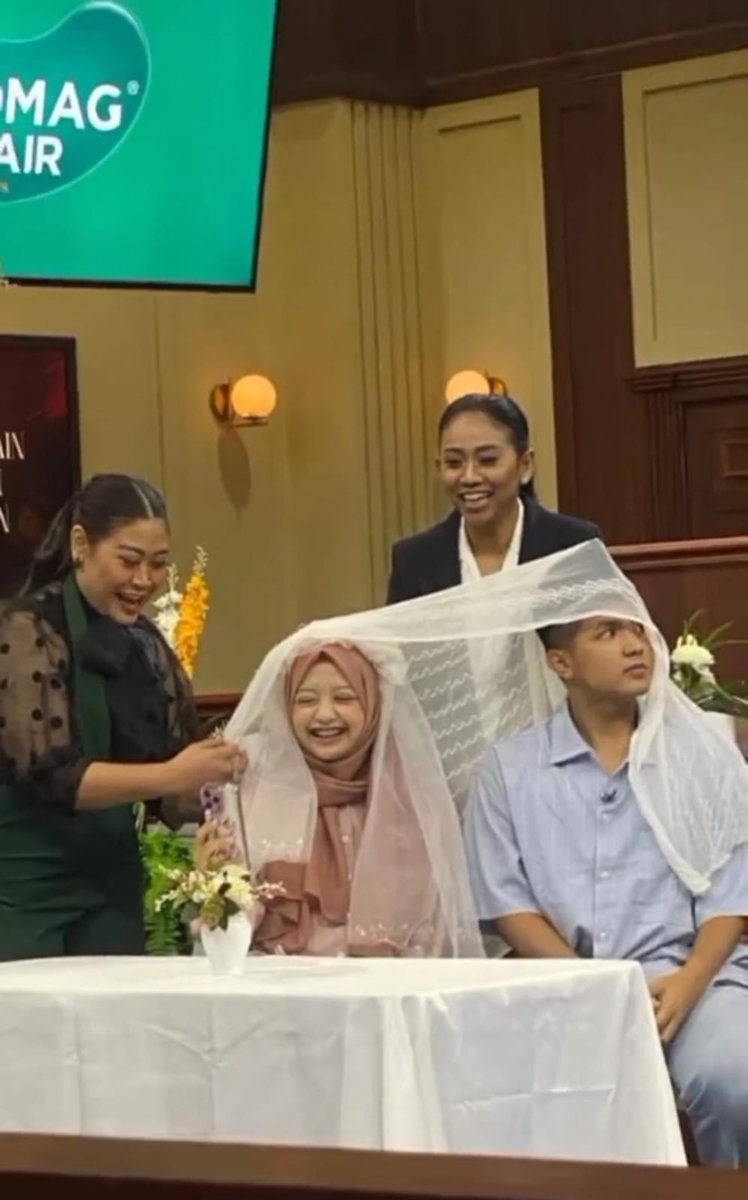ilahfdl's tweet photo. Hanyut kawin  🤣

https://t.co/8JS73PzLVT

#SupportFromHanyut #TandaBahayaCintaJirayut https://t.co/rPa9xyKdch
