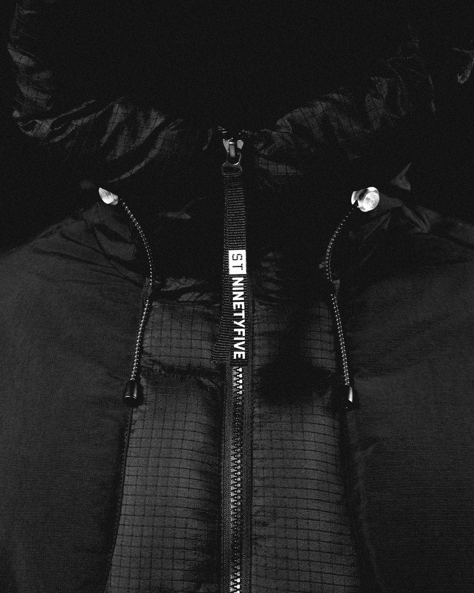 stninetyfive's tweet image. The Imperialli Puffer is woven with a black weft yarn, resulting in a contrasting metallic sheen and ripstop pattern finish #st95 #stninetyfive #massimoosti #ostiarchive

Shop now: st95.com/products/st95-…