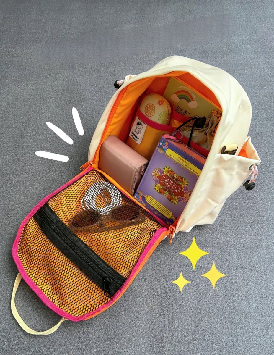 gemes banget sama mini backpack ini, desain nya unik mirip koper. bisa jadi 3 in 1 juga 🥹🤏🎀