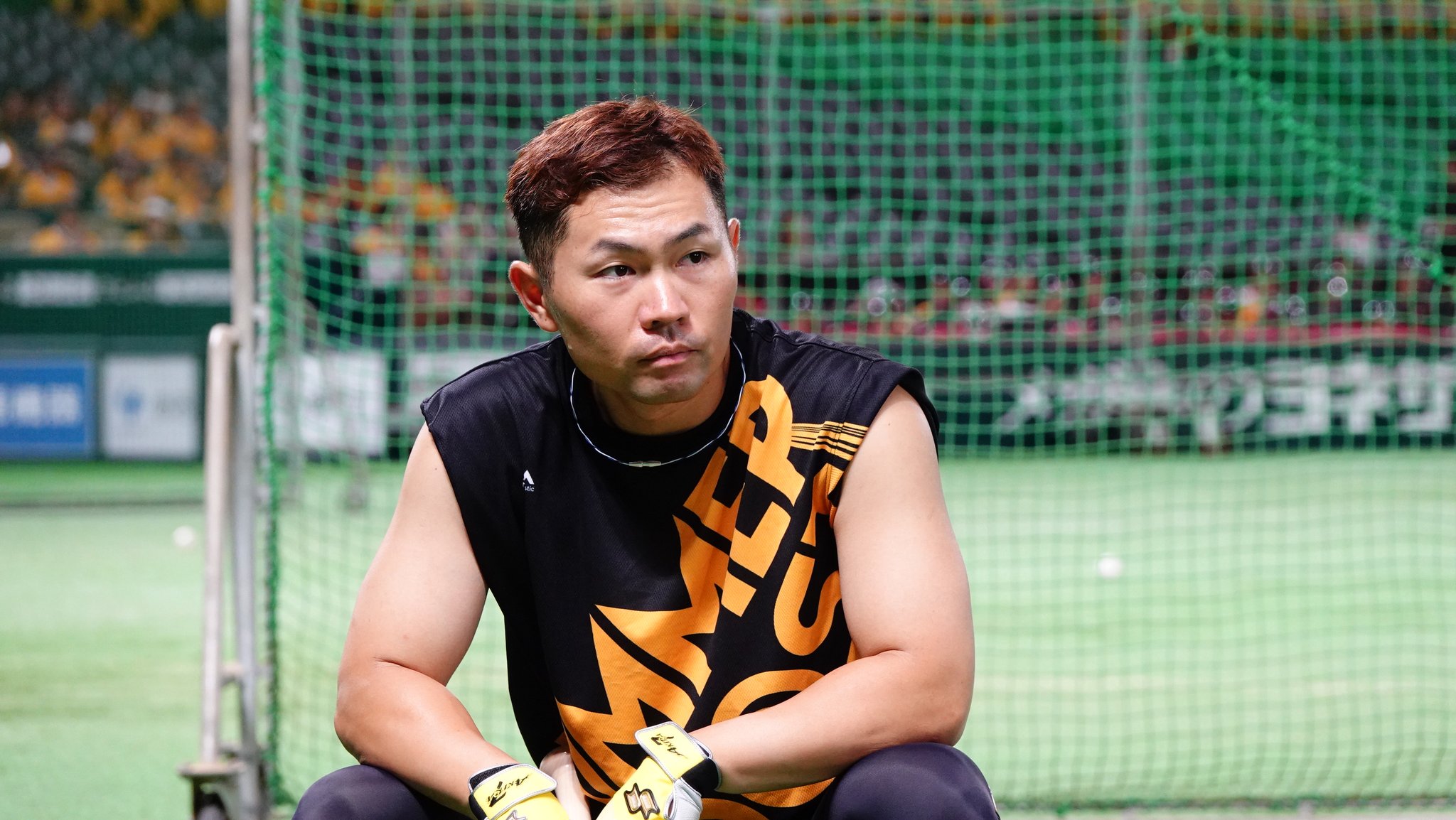 23復刻版鷹ジャンパー 中村晃選手