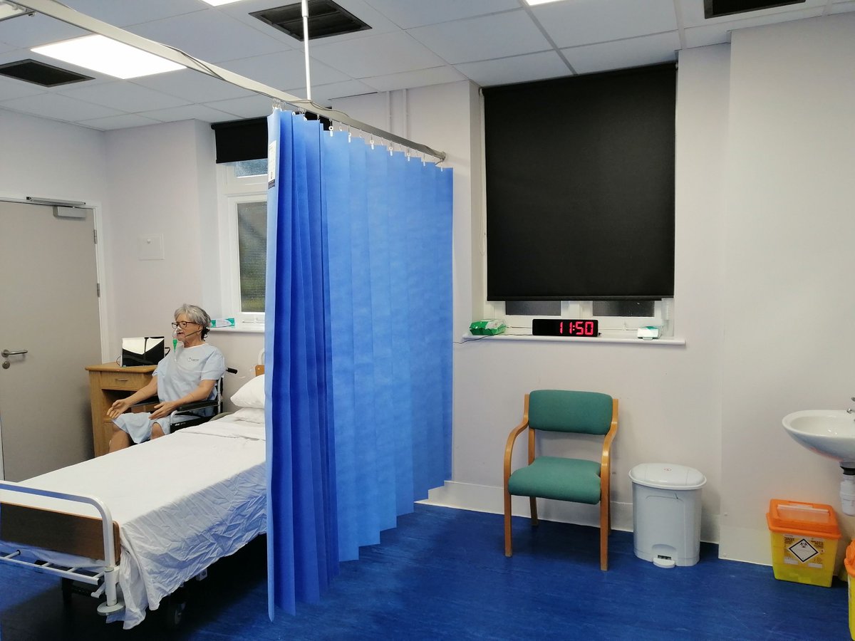 Matt_SimTech's tweet image. Progression in our Simulation room @HealthSciUni today, fresh curtains and a mock oxygen supply ready for some interprofessional learning simulation next week @HSUSchoolHRS @Gary_Francis_79 @claire_nadaf #simulatedlearning #healtheducation