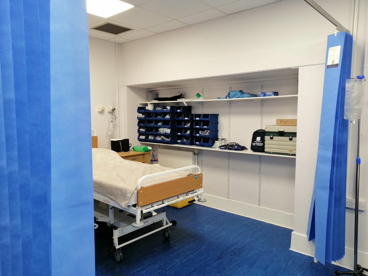 Matt_SimTech's tweet image. Progression in our Simulation room @HealthSciUni today, fresh curtains and a mock oxygen supply ready for some interprofessional learning simulation next week @HSUSchoolHRS @Gary_Francis_79 @claire_nadaf #simulatedlearning #healtheducation