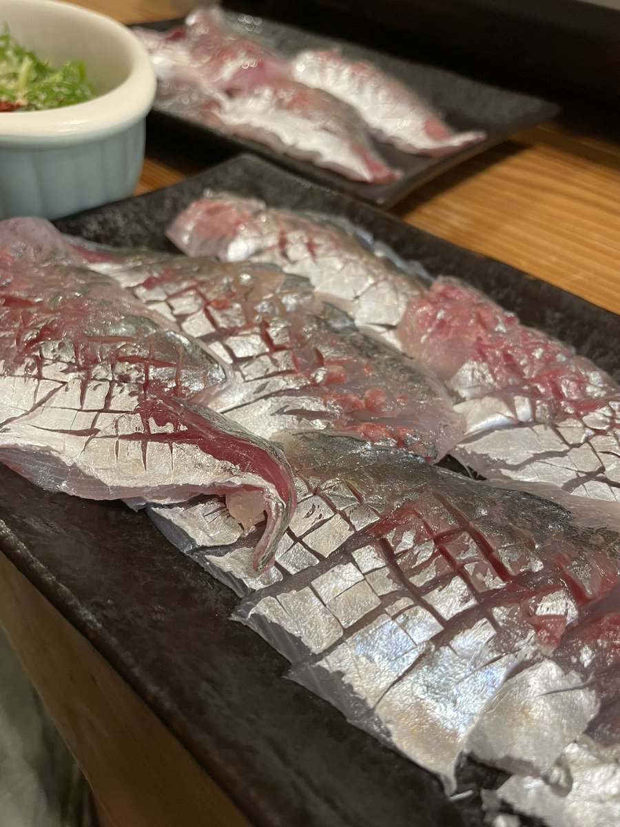 Sho96hei's tweet photo. アジと買ってきた鰹のたたきで酔っ払い。

鯵は嵐の連休前に釣りに行ってきた地元の味、脂が凄い。 https://t.co/E0qe59HdSM