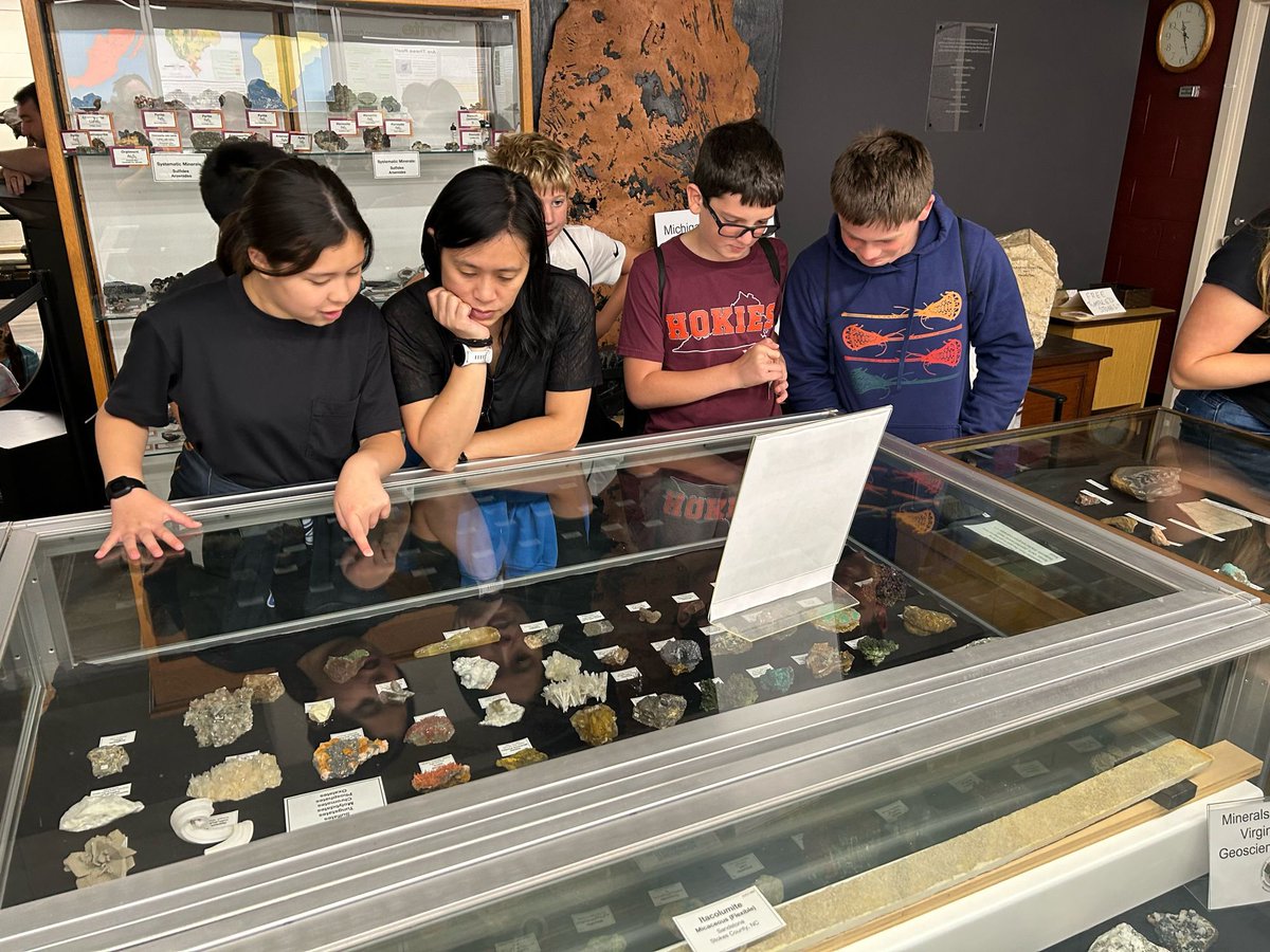 5th Grade had a busy week last week with 2 field trips to Virginia Tech! One day they visited the Geoscience Museum and another day they visited the Robotics Labs in Goodwin Hall! 🪨🤖