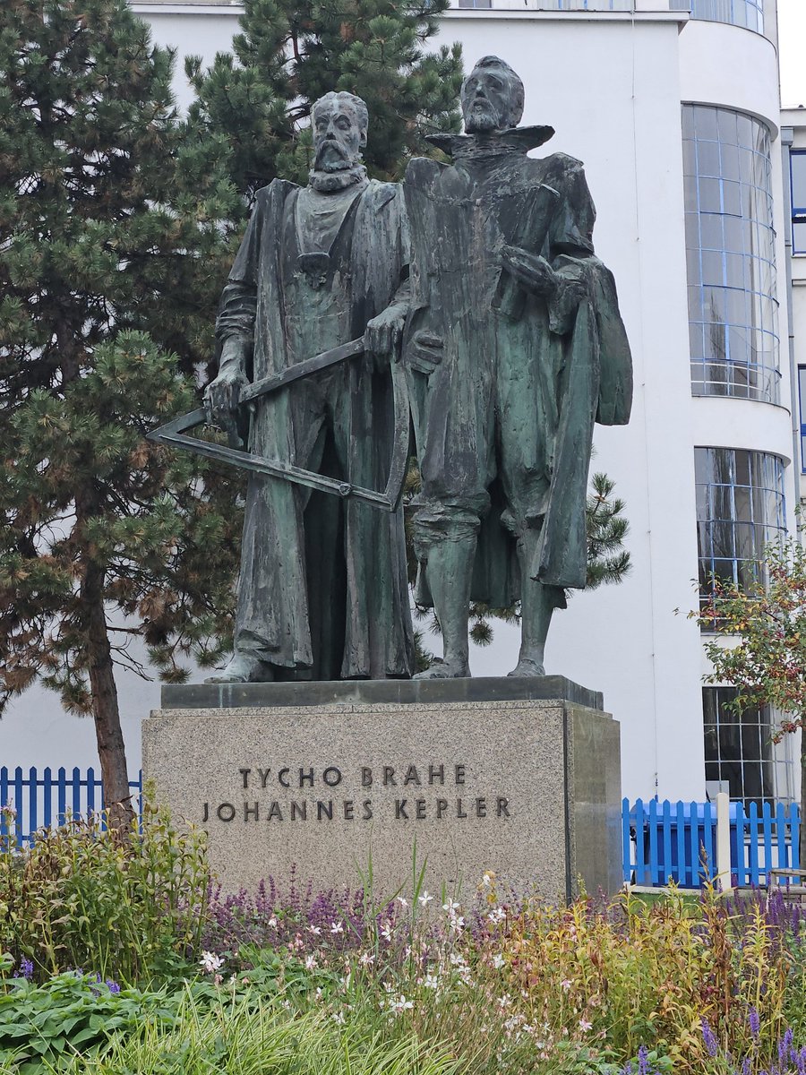 ChinaBusinessS2's tweet photo. Denkmal von #Tycho #Brahe und #Keppler. #Indien ein wenig klein 17. Jhd. Tabellen von Keppler und Buch von Brahe.
#Strahov #Libary #Prag
@flo_plus https://t.co/2L3JAjJO6a