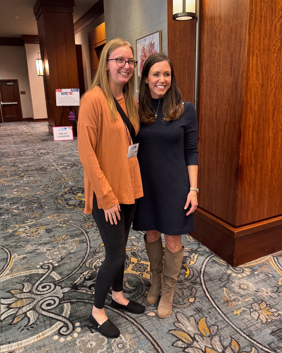 SenKatieBritt's tweet photo. Had a blast dropping by Alabama Banking School! Nothing better than meeting the dedicated professionals who are advancing their careers to serve our communities. So impressed by their commitment to Alabama's financial future! https://t.co/EczEl26n5V