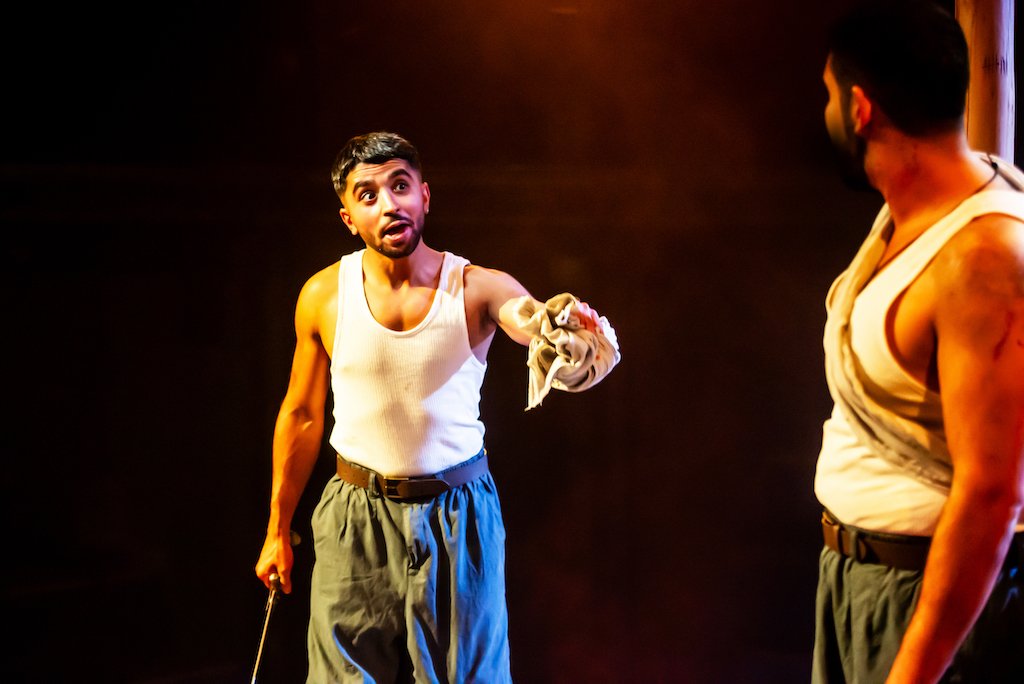The Reviews Hub (@thereviewshub) on Twitter photo #THEATRE #REVIEW Guards at the Taj <a href="/OrangeTreeThtr/">Orange Tree Theatre</a> 'vivid portrayals secure Babur and Humayun’s place in the pantheon of side characters who take their place in the spotlight' ⭐️⭐️⭐️⭐️ thereviewshub.com/guards-at-the-…… #London #THEATRE #REVIEW Guards at the Taj <a href="/OrangeTreeThtr/">Orange Tree Theatre</a> 'vivid portrayals secure Babur and Humayun’s place in the pantheon of side characters who take their place in the spotlight' ⭐️⭐️⭐️⭐️ thereviewshub.com/guards-at-the-…… #London