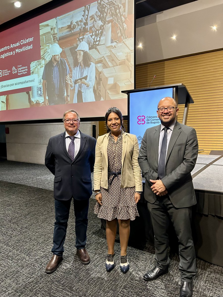 paminagonzalez's tweet image. Es un placer colaborar desde @How2GoColombia e @IFEMA en el Encuentro Anual del #ClústerLogística de la @camaracomerbog con iniciativas que le permitan a los empresarios de #Bogotá y la región llegar a nuevos mercados.

Gracias @mariofontalvof por la invitación. ¡Felicitaciones!