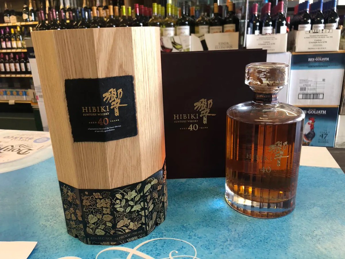 ScottAlsopp2's tweet image. 40年続きます🥰
世界で400本、最高年品です!クリスタルの瓶と真珠を組み合わせて、包装の木の箱は日本の12種類の異なる木を採用して、12月を代表して、底は各種の四季の草花が嵌めています!
#ウイスキーです #HIBIKI