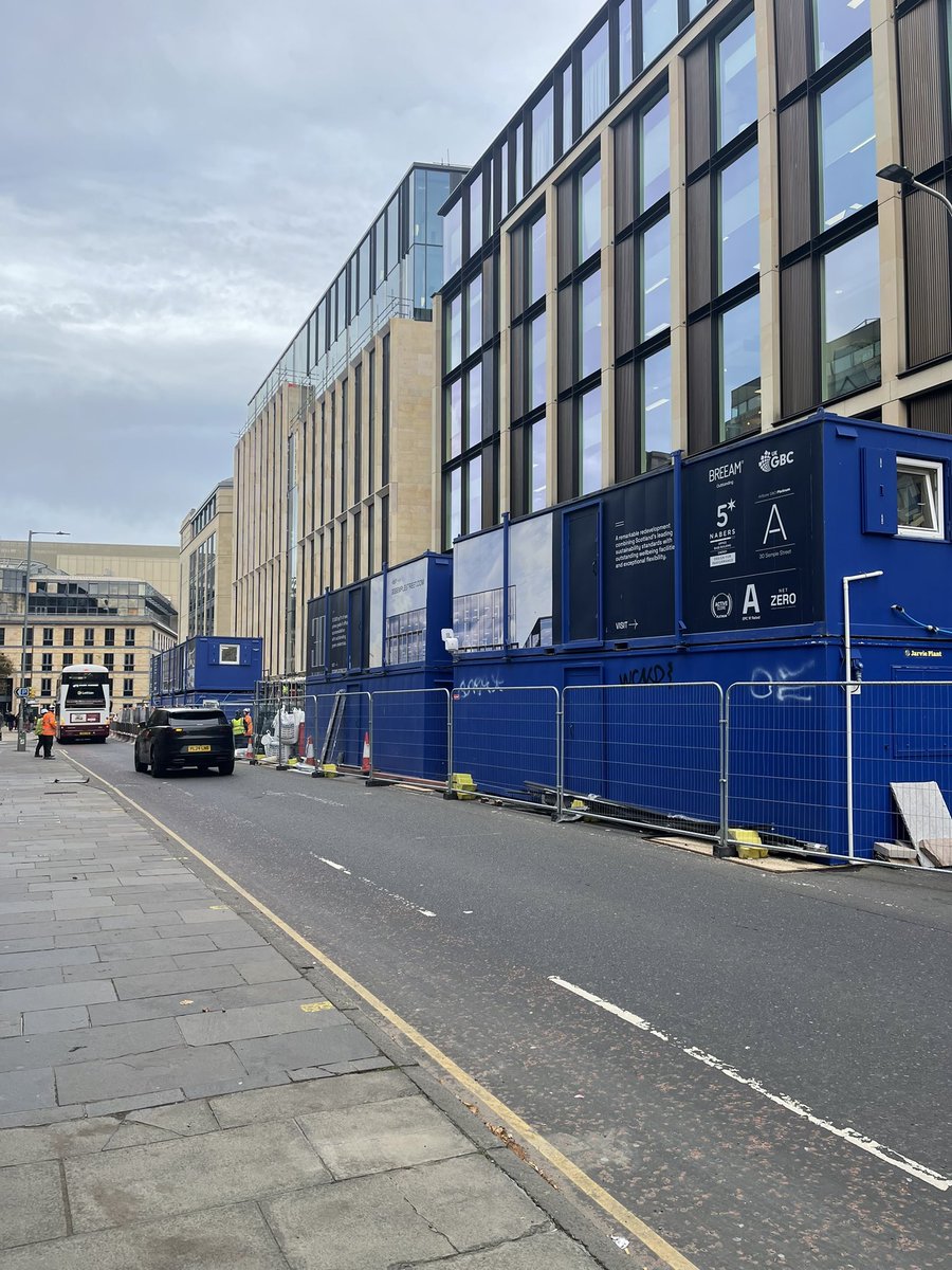 DPellow's tweet photo. @cllr_jenkinson @edinhelp this is Semple St. A lane has been blocked for 4 yrs now,  whilst landlords have refurbished these offices. The bottleneck causes traffic problems every day. What benefit have the people of Edinburgh got from this chaos? Do they pay for the privilege? https://t.co/AGGJmQAAVK