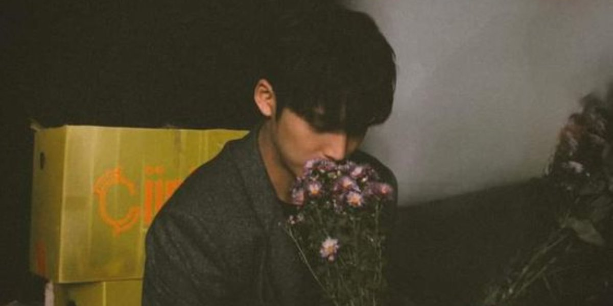 wonmisseo's tweet photo. used to be mine
a #minwon au

bound by an arranged marriage for their family’s business, jorien (ww) and dashiel (mg) eventually filed for divorce. to let the news die down, jorien moved to another country—only to return with a surprise: a child whom dashiel suspects is his son. https://t.co/JbmLJ9A5D9