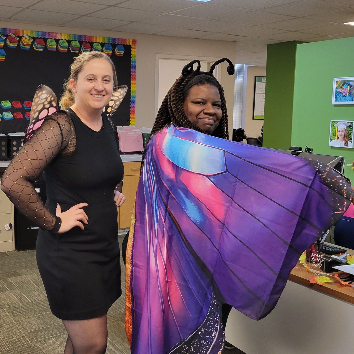 seedsofliteracy's tweet image. 🎃 The #VirtualClassroom morphed into Club Seeds with DJs. We had a turtle, but she wasn't teenage or mutant, (&amp;amp; quite honestly, ninja skills are in question.) Miss Frizzle, the Admiral, a Wizard, 2 Butterflies, and the gang over at East were all in spirit🎃