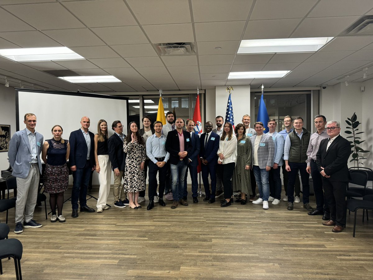 zilvinaska's tweet photo. @DocLogix visited @LithuaniaConNY Thank you for the warm welcome and the wonderful event with @nylithuanian https://t.co/EoW8ENrxE3