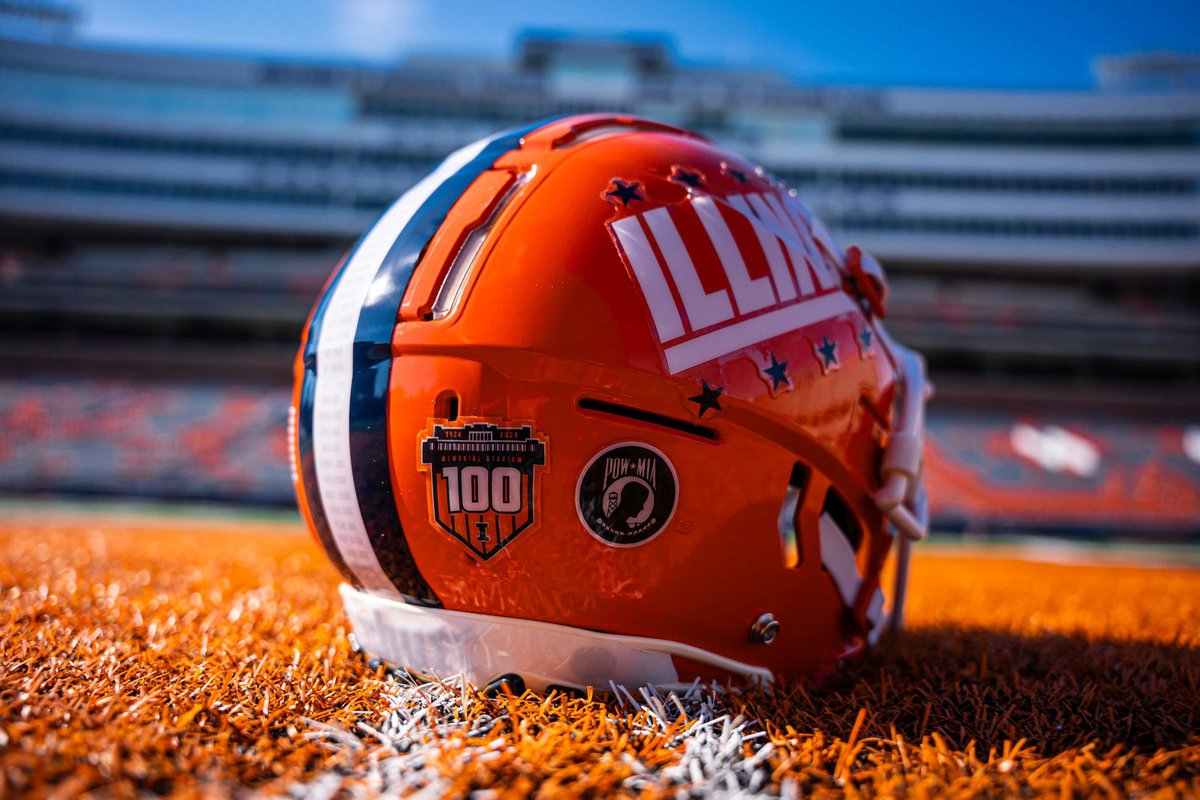 BarstoolILL's tweet photo. The equipment team has spoiled us all year with these helmets 🔶🔷

Another great addition and awesome tribute for the Military Appreciation Game 🇺🇸 https://t.co/bE0btAOiGm