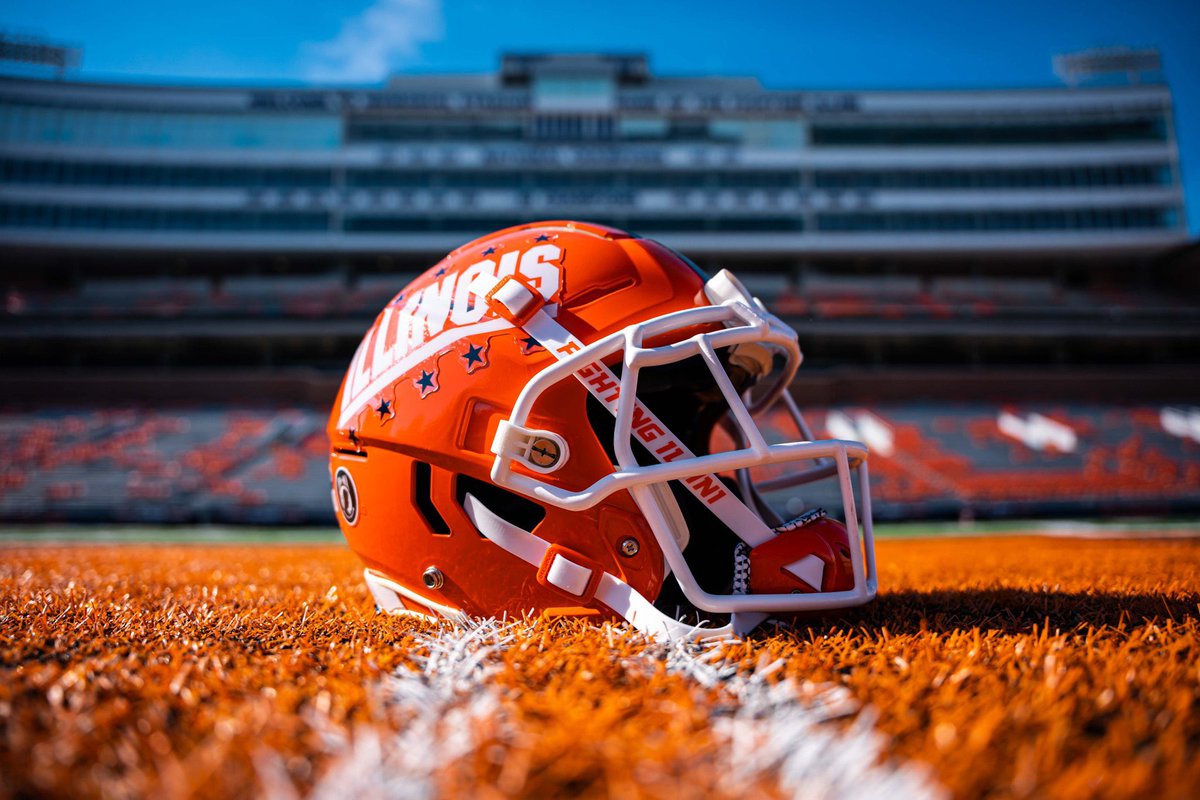 BarstoolILL's tweet photo. The equipment team has spoiled us all year with these helmets 🔶🔷

Another great addition and awesome tribute for the Military Appreciation Game 🇺🇸 https://t.co/bE0btAOiGm
