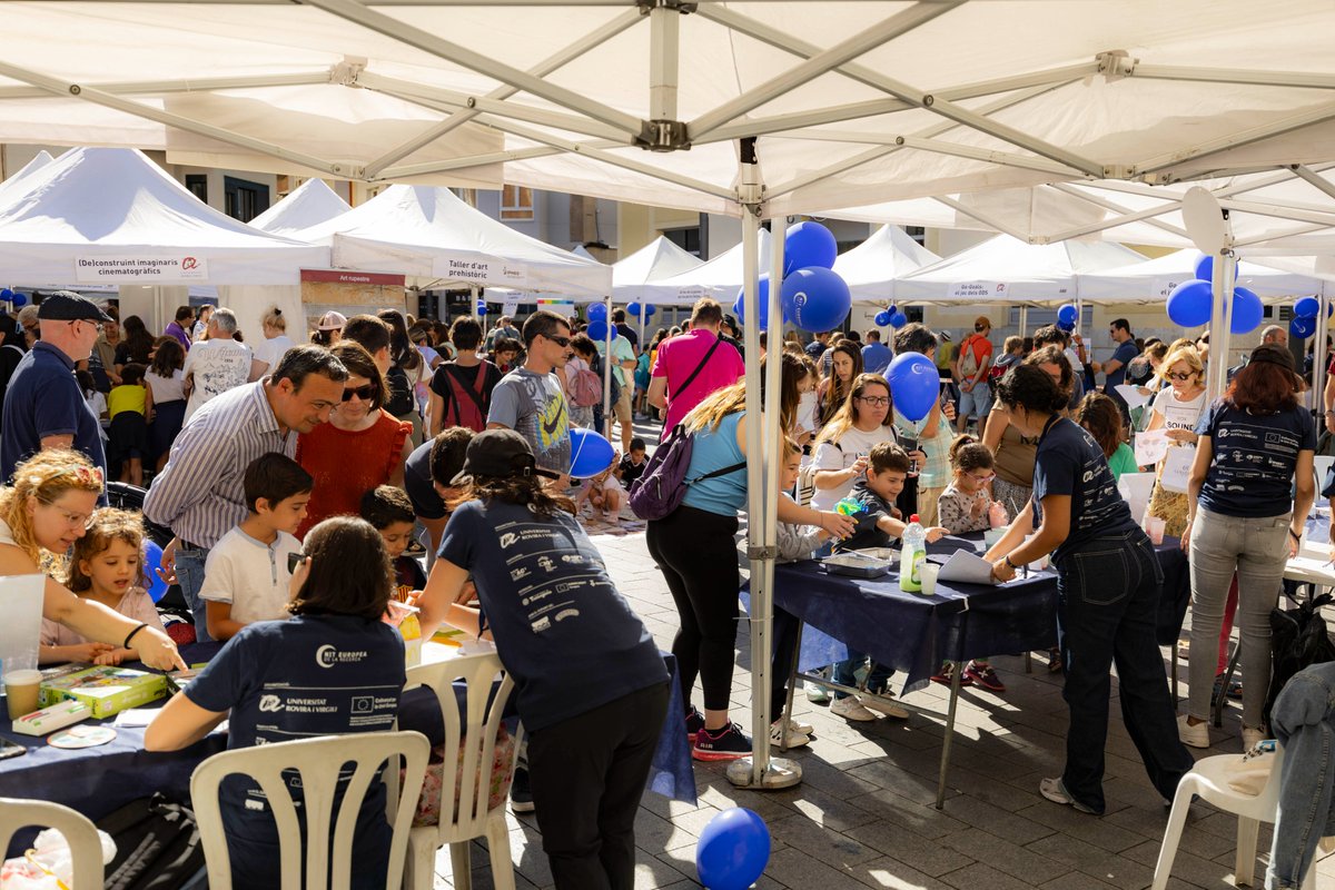 sharanpreetk0's tweet image. European Research Night is always a blast! This year, we got to join in by organizing a fun activity for kids, giving them a chance to dive into the world of research and learn something new. @MSCActions @cofundURV @cienciaURV #EuropeanResearchersNight #ResearchersAtSchools