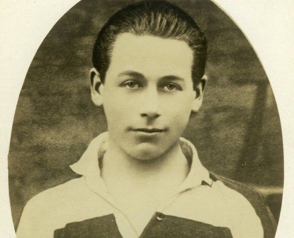 #OnThisDay 1920 Kevin Barry, an 18 year old medical student was hanged for his role in an ambush on British soldiers in Dublin. Barry was the first republican executed since Roger Casement after the 1916 Rising. He said
"What’s my life compared with the cause?”
#Ireland #History