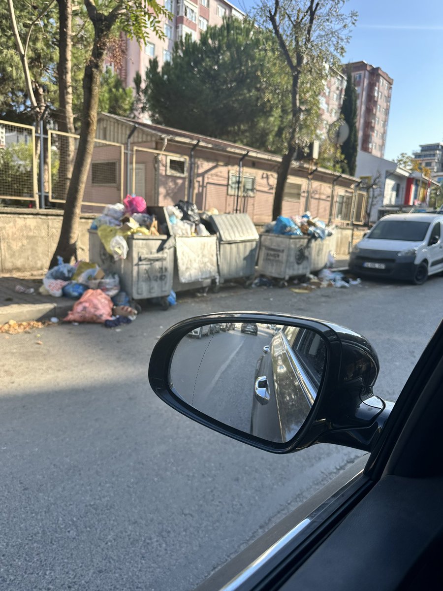 ITTemur's tweet photo. @kartalbld @IBBcozummerkezi istisnasız her çöp bu şekilde, mantıklı bir sebebi var mıdır ?? https://t.co/Ak3Rj9Zx0k