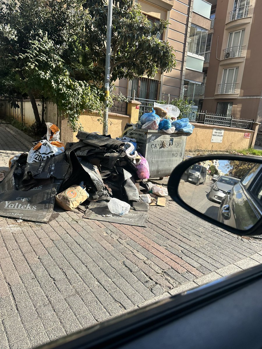 ITTemur's tweet photo. @kartalbld @IBBcozummerkezi istisnasız her çöp bu şekilde, mantıklı bir sebebi var mıdır ?? https://t.co/Ak3Rj9Zx0k