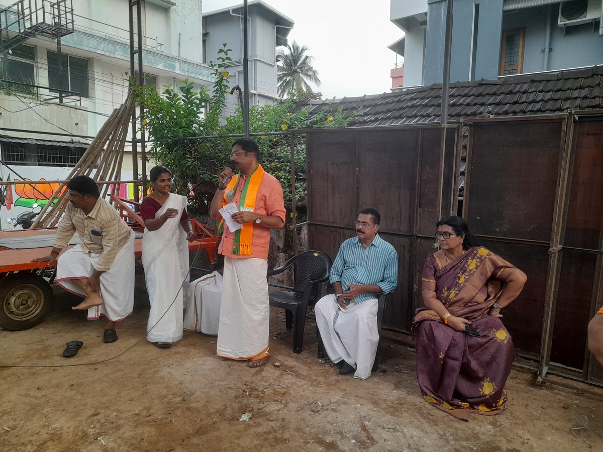 PSathiabhama's tweet photo. NDA സ്ഥാനാർഥി സി. കൃഷ്ണ കുമാർജി യുടെ സ്ഥാനാർഥി സ്വീകരണം   കൈകുത്തിപറമ്പിൽ നൽകിയപ്പോൾ.... https://t.co/l3EIWxn1Wa