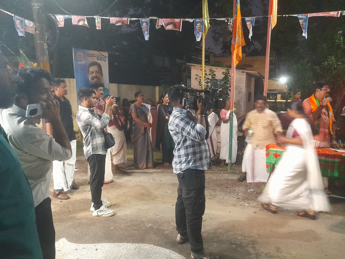 PSathiabhama's tweet photo. NDA സ്ഥാനാർഥി സി. കൃഷ്ണ കുമാർജി യുടെ സ്ഥാനാർഥി സ്വീകരണം   കൈകുത്തിപറമ്പിൽ നൽകിയപ്പോൾ.... https://t.co/l3EIWxn1Wa