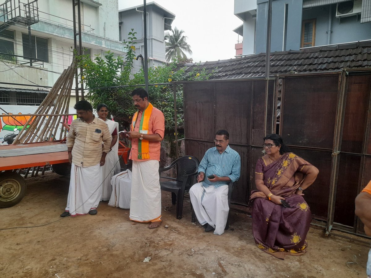 PSathiabhama's tweet photo. NDA സ്ഥാനാർഥി സി. കൃഷ്ണ കുമാർജി യുടെ സ്ഥാനാർഥി സ്വീകരണം   കൈകുത്തിപറമ്പിൽ നൽകിയപ്പോൾ.... https://t.co/l3EIWxn1Wa