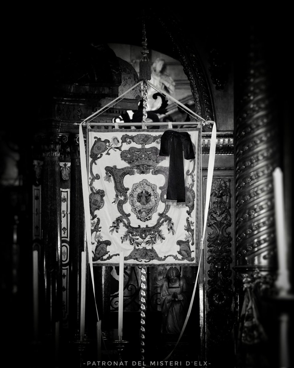 Per tots aquells que han perdut la vida o estan patint les conseqüències d'aquesta tragèdia.  

-------------

Por todos aquellos que han perdido la vida o están sufriendo las consecuencias de esta tragedia. 
 
✨🖤✨