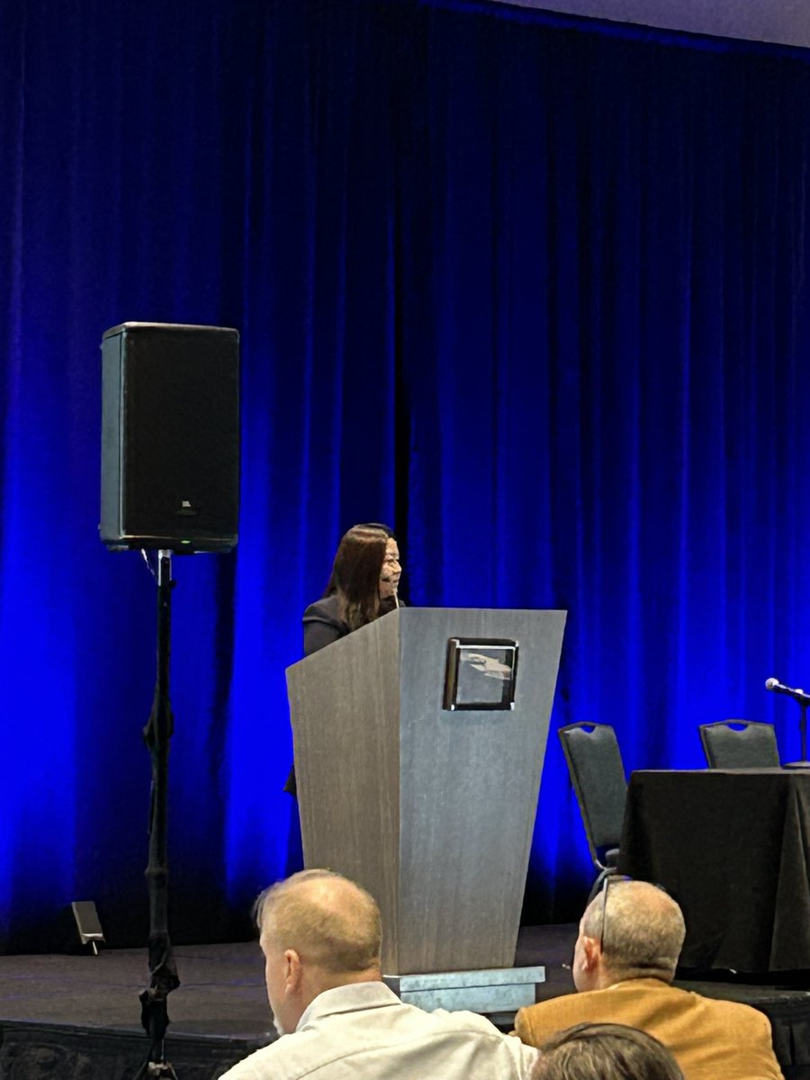 EmilySteinhagen's tweet photo. @SueHahn talking about how to interview for your first job. @DrMikeValente @ASCRS_1 #careercourse @MSHSSurgery https://t.co/3vinGF1MYK