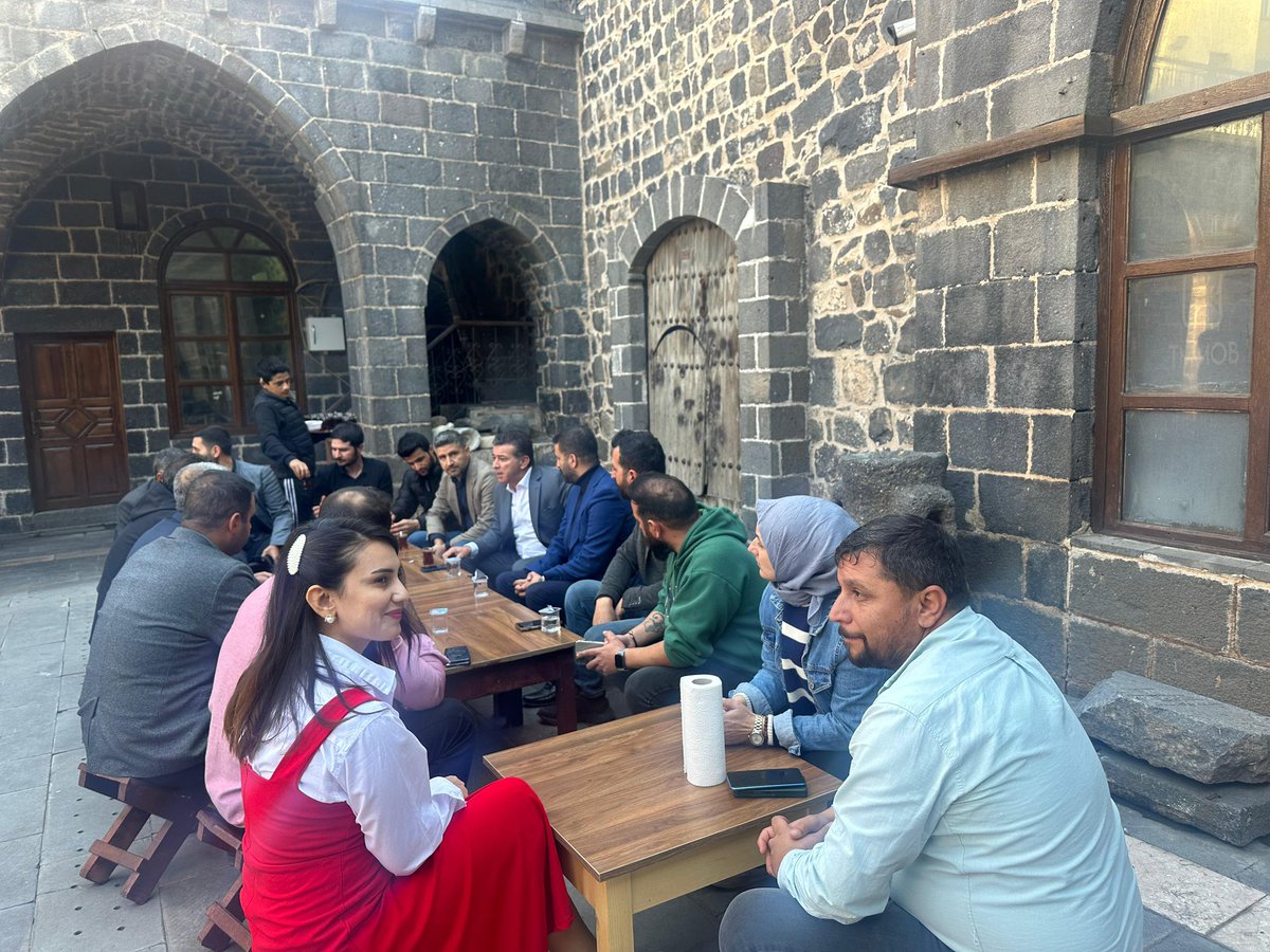 Şehrimize kazandıracağımız yeni cazibe merkezleri için İnşaat Mühendisleri Odasını ziyaret ederek istişarede bulunduk. 

Şehrimizin yüzyılını inşa edeceğimiz yeni dönemde Sivil Toplum kuruluşları ile zaman zaman bir araya gelerek değerlendirmelerde bulunuyoruz.