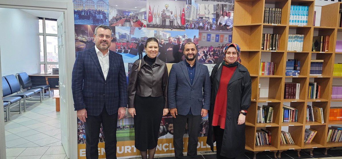 akgencesenyurtt's tweet photo. "Siyasette gençlere yer vermek ustalığın şiarındandır."

Recep Tayyip Erdoğan 

Gençlik Kolları Köşemizi ziyaret eden kıymetli Vekilimiz @sedagorenboluk'e çok teşekkür ederiz.😊 https://t.co/fiIdhUtgBZ