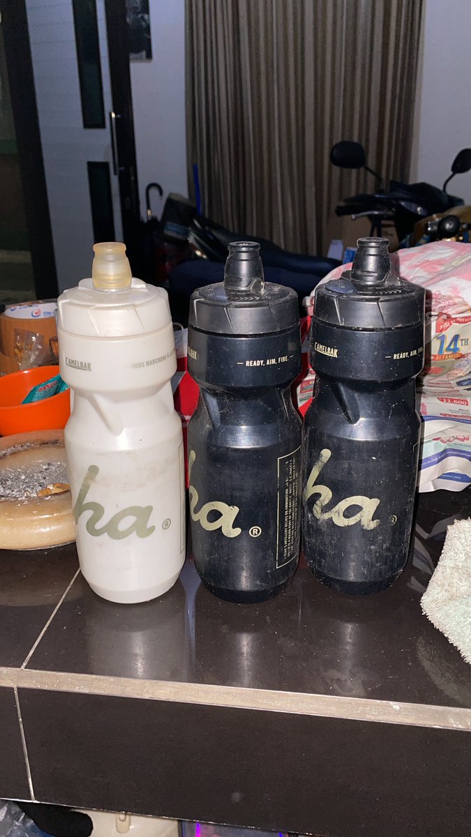 kalau ada yang mau secara gratis ambil aja di jagakarsa.. 

masi bagus cuma baret2. dikarenakan mau pindahan dan nemu ini

monggo kalau ada yg mau dm aja