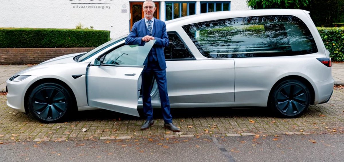 Het is wel handig een Tesla als lijkwagen. Heb je altijd het crematorium bij je als je een ‘vrachtje ‘ hebt? Het is een kwestie van tijd. Wat jullie <a href="/BNRpetrolheads/">BNR Petrolheads</a> <a href="/AD/">a</a> #komjoenittie ?