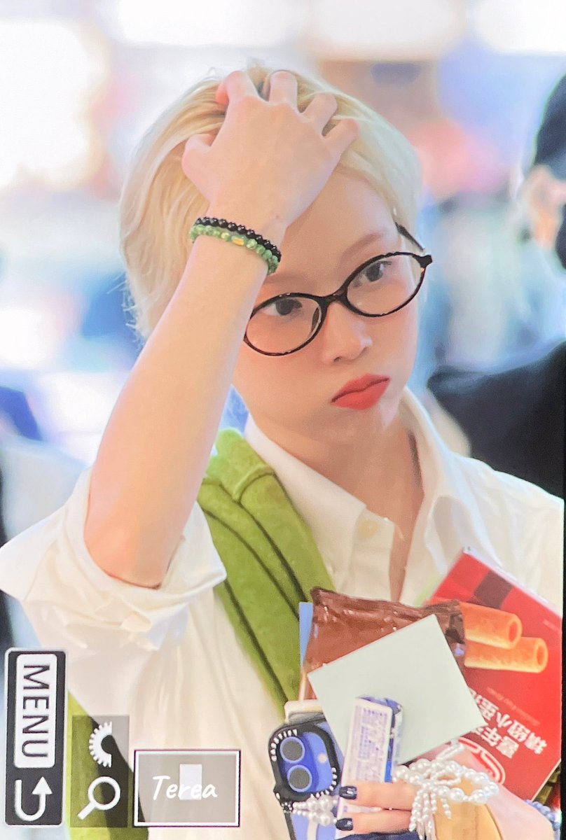 uing1987156's tweet image. 칼윈

얼굴 완벽. 스펙 완벽. 집안 완벽. 모든 것이 완벽한 로펌 간판 변호사한테 없는 게 딱 하나 있다.

그건 바로 싸가지.

"의뢰인 동정할 시간 있으면 일이나 하세요."

진짜 한 대만 패봤으면 소원이 없겠다. 오늘도 신입은 주먹을 부들부들 떨며 사회 생활 중. 오늘 집 가면 마라탕 조진다.